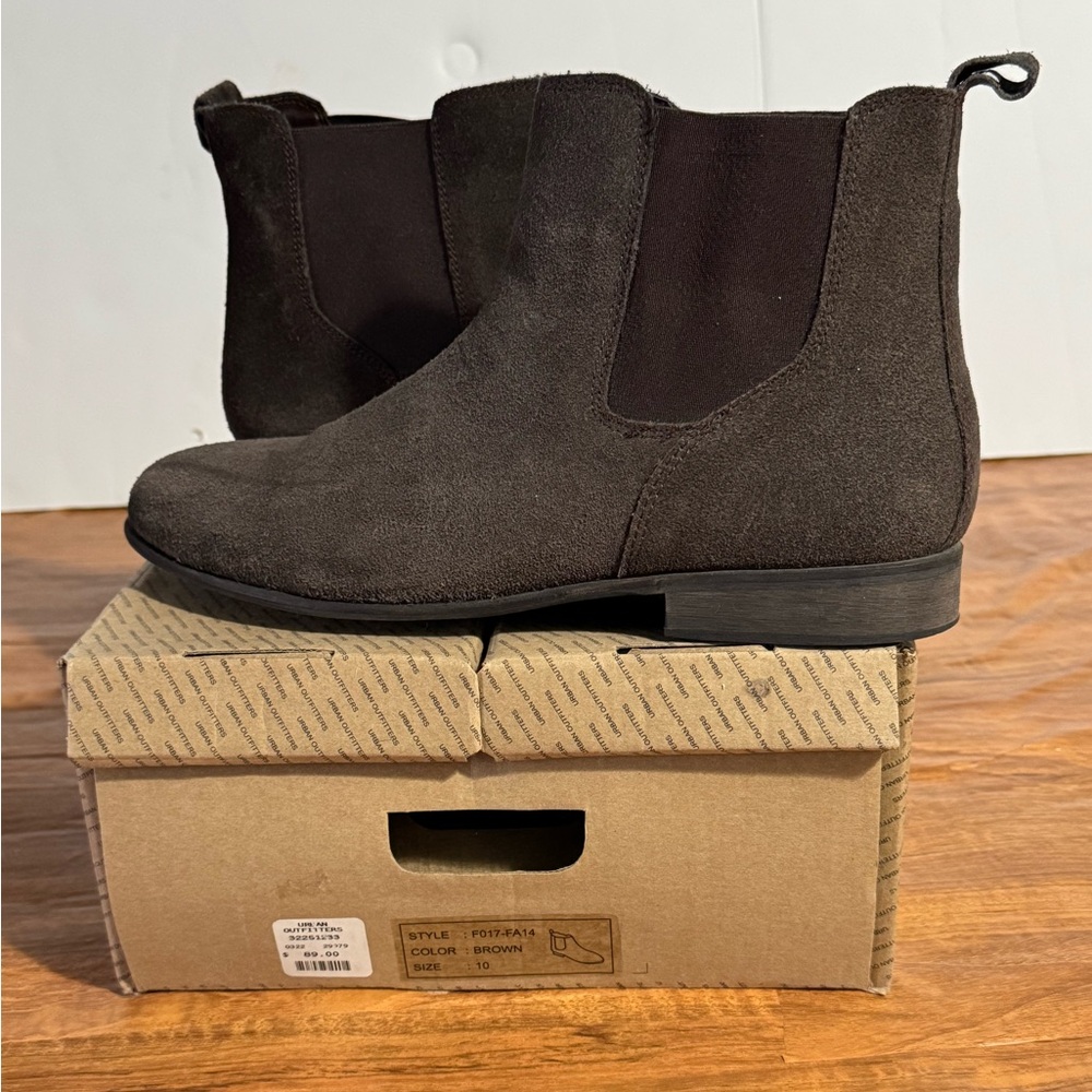 Urban Outfitters Chocolate Brown Suede Chelsea Boots